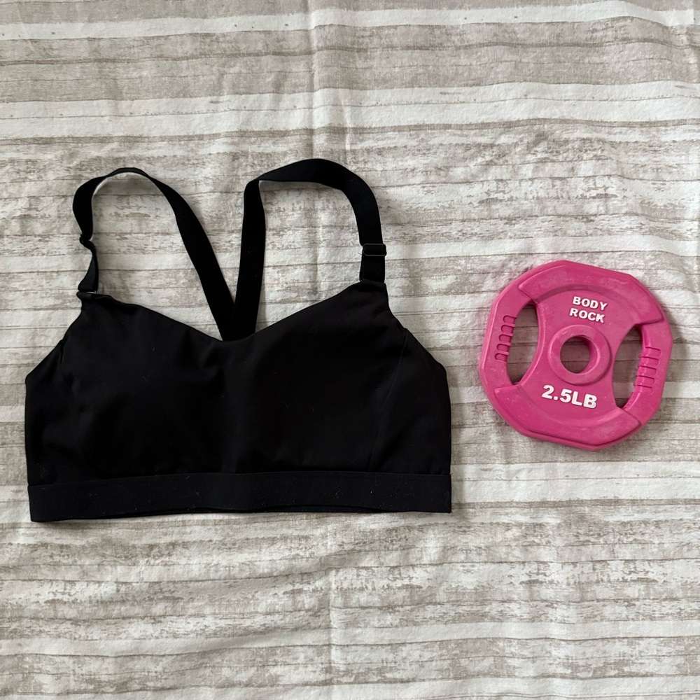 💪🏻 Old Navy Medium Sports Bra Adj Straps and Perm Padding
